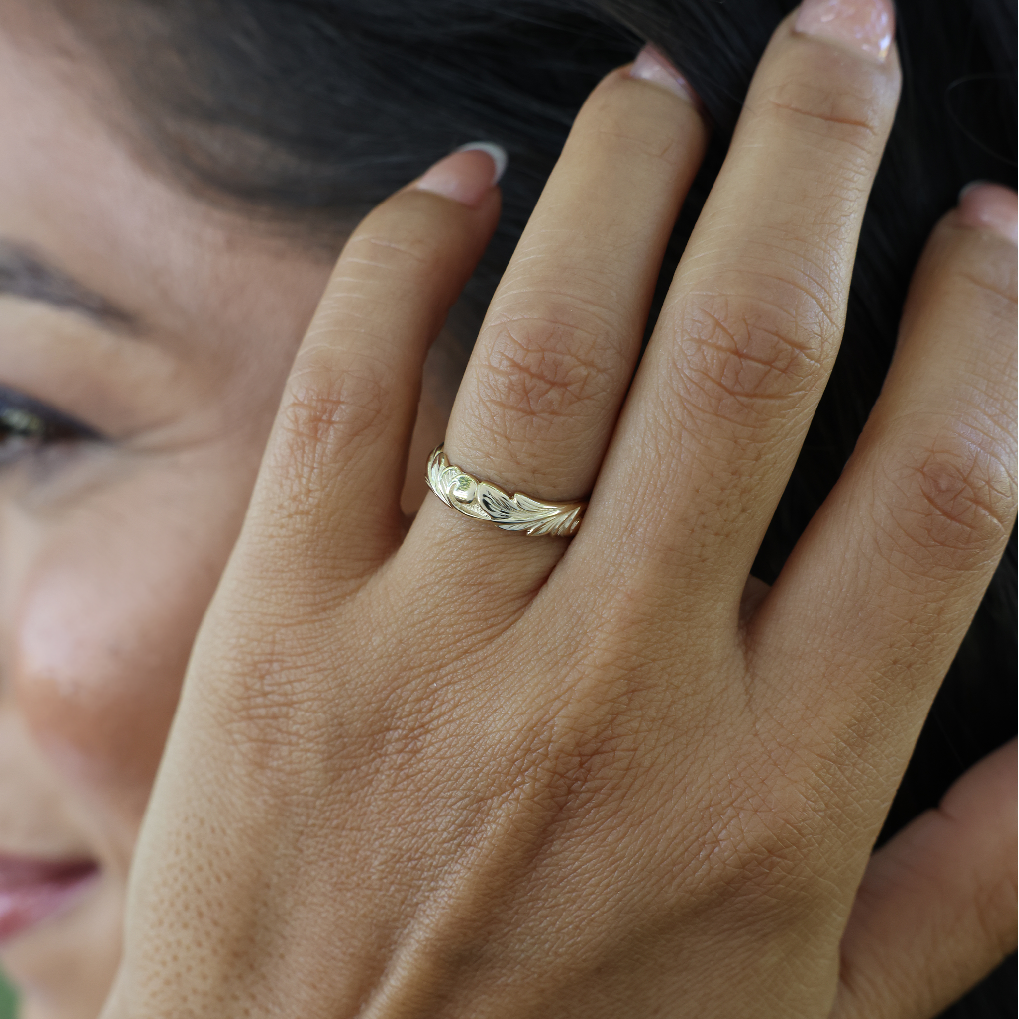 Hawaiian Heirloom Old English Scroll Ring in Gold - 4.5mm