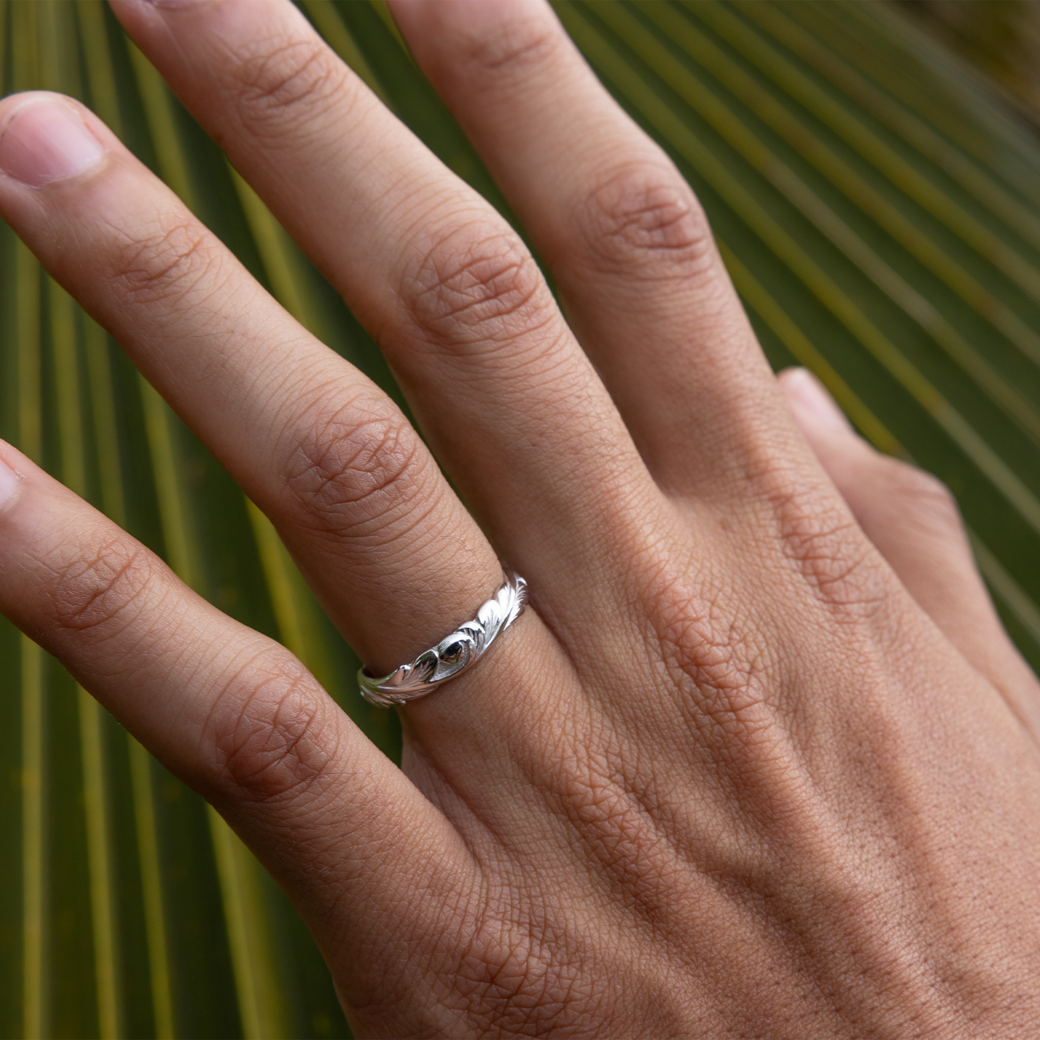 Hawaiian Heirloom Old English Scroll Ring in White Gold - 4.5mm