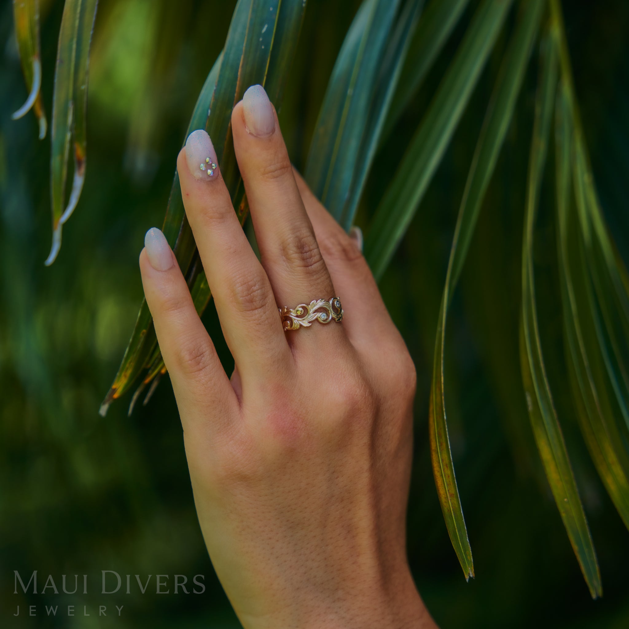 Living Heirloom Ring in Gold with Diamonds - 8mm
