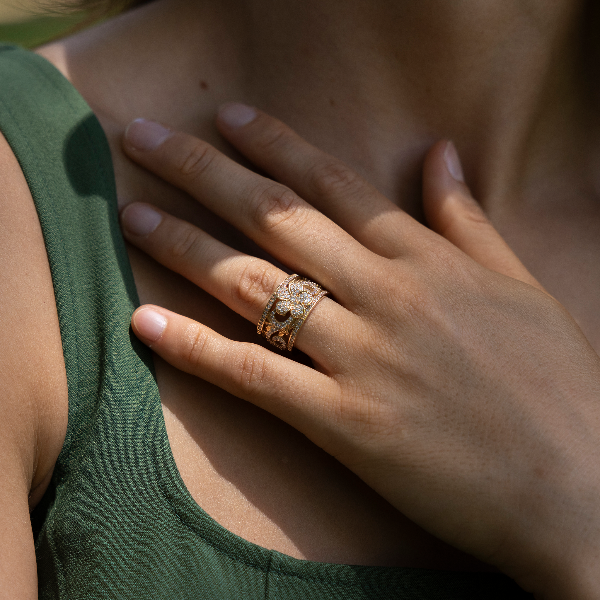 Hawaiian Heirloom Plumeria Engagement Ring in Gold with Diamonds - 12mm