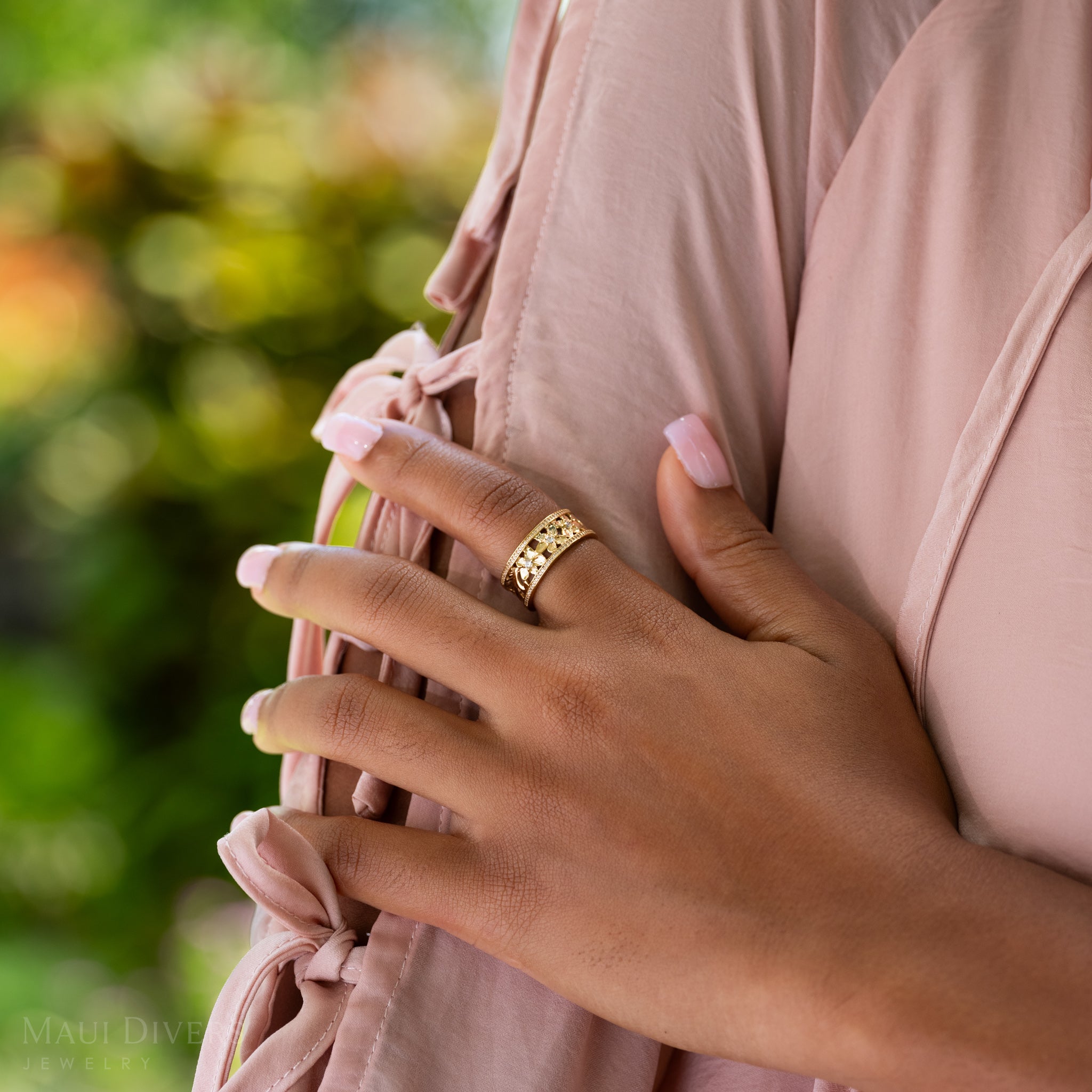 Hawaiian Heirloom Plumeria Ring in Gold with Diamonds - 8mm