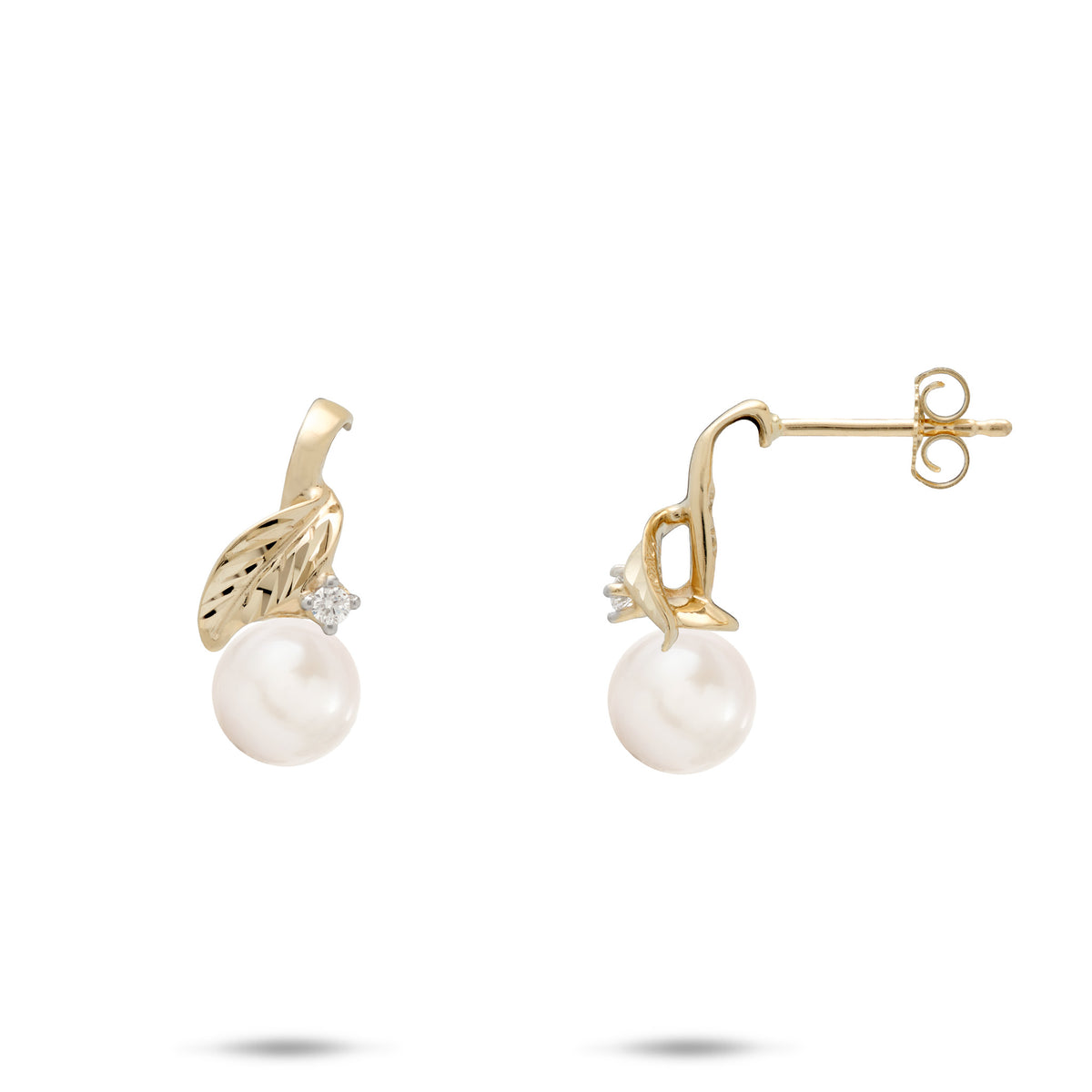 A pair of 14k yellow gold diamond-cut maile lef stud earrings with a single diamond accent and white freshwater pearl, shown with a front and side view against a white background
