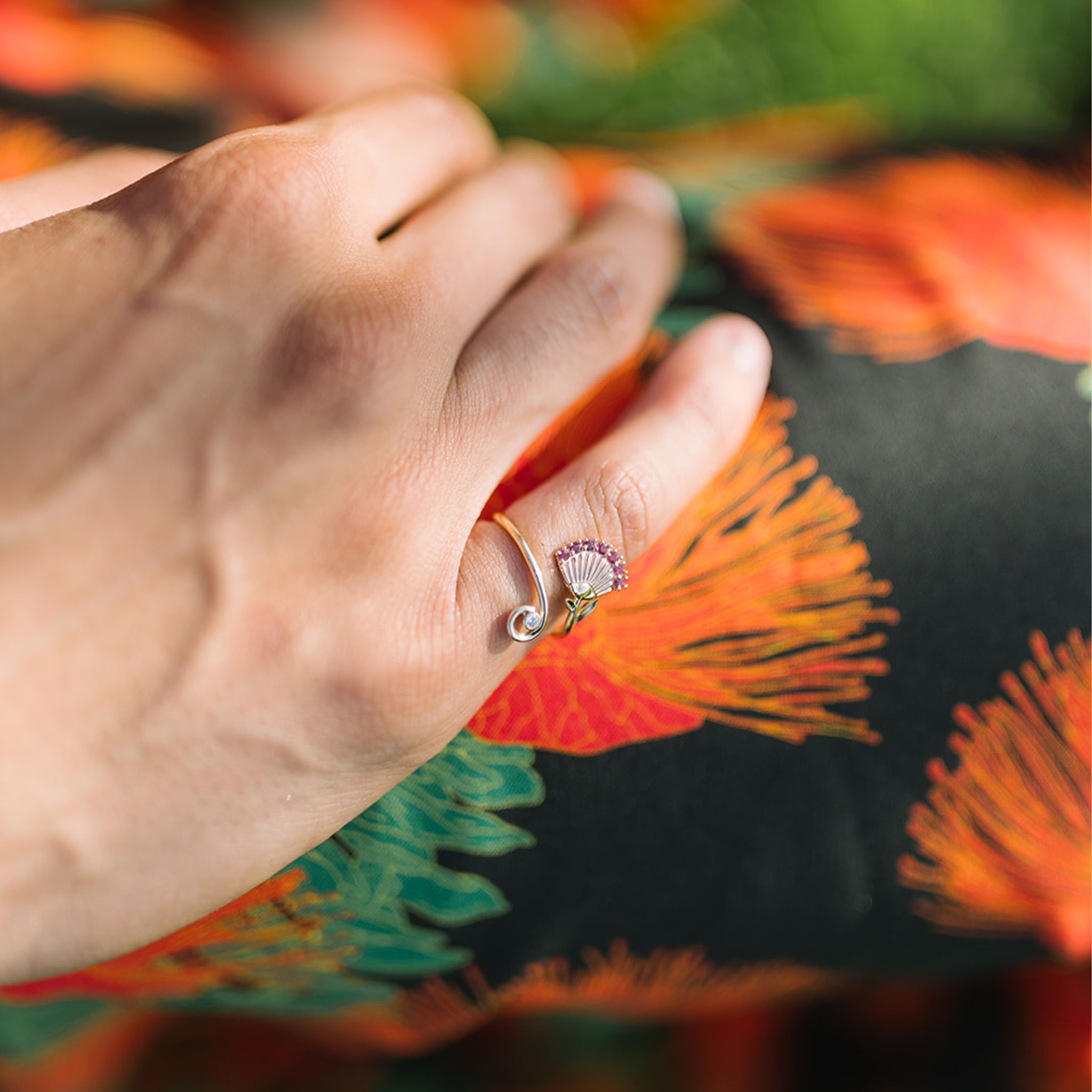 ʻŌhiʻa Lehua Ruby Ring in Two Tone Gold with Diamond - 18mm