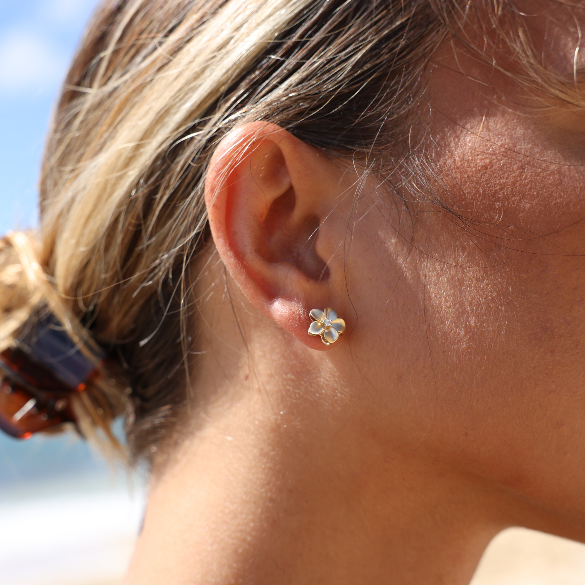 Plumeria Earrings in Gold with Diamonds - 11mm