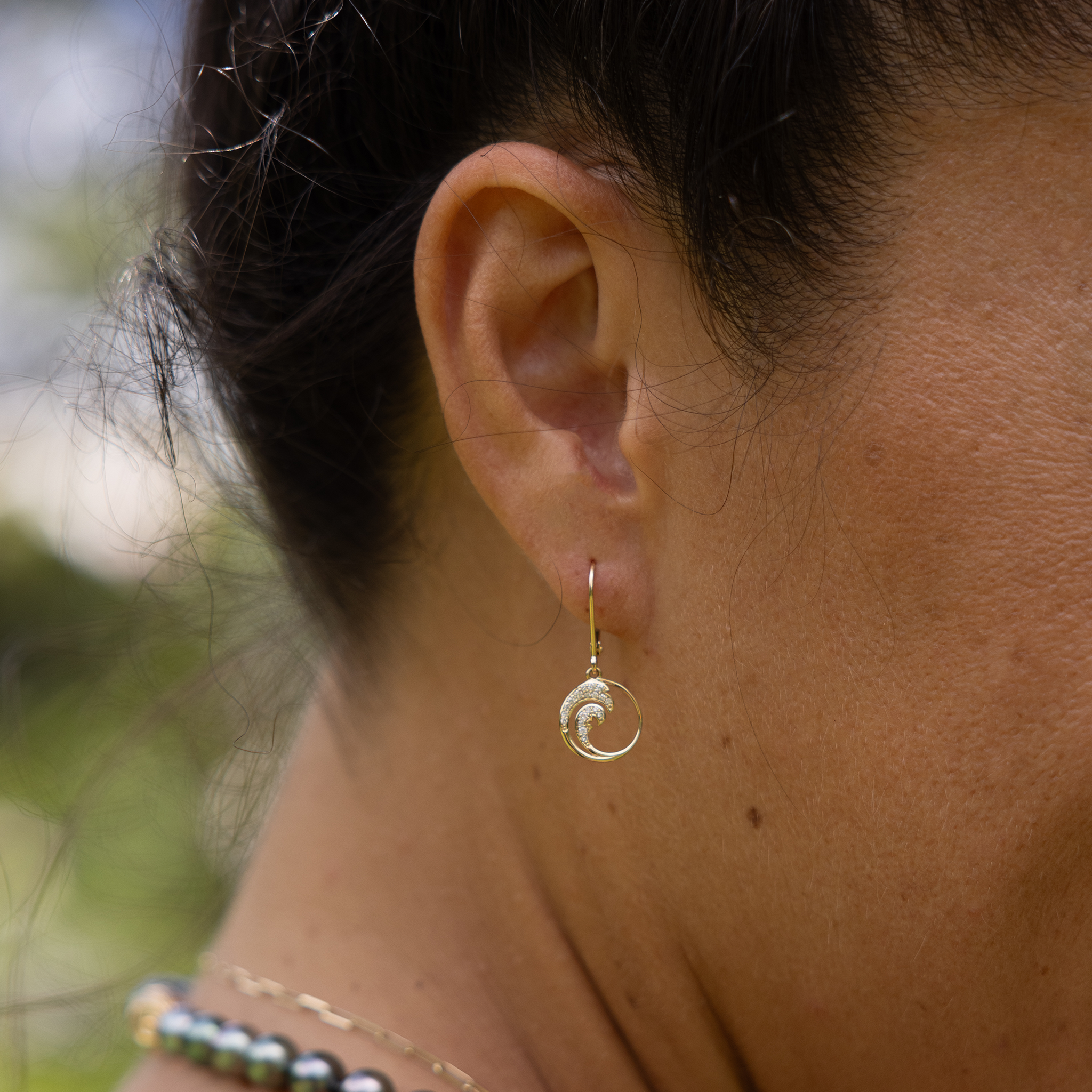 Nalu Earrings in Gold with Diamonds - 12mm