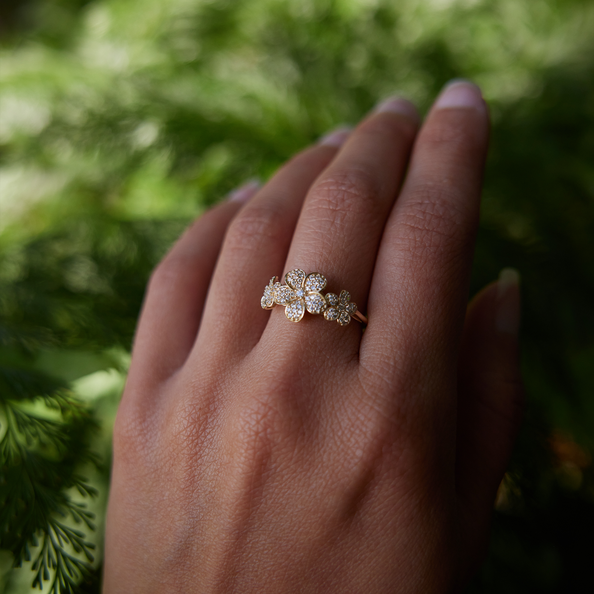 Plumeria Ring in Gold with Diamonds - 10mm