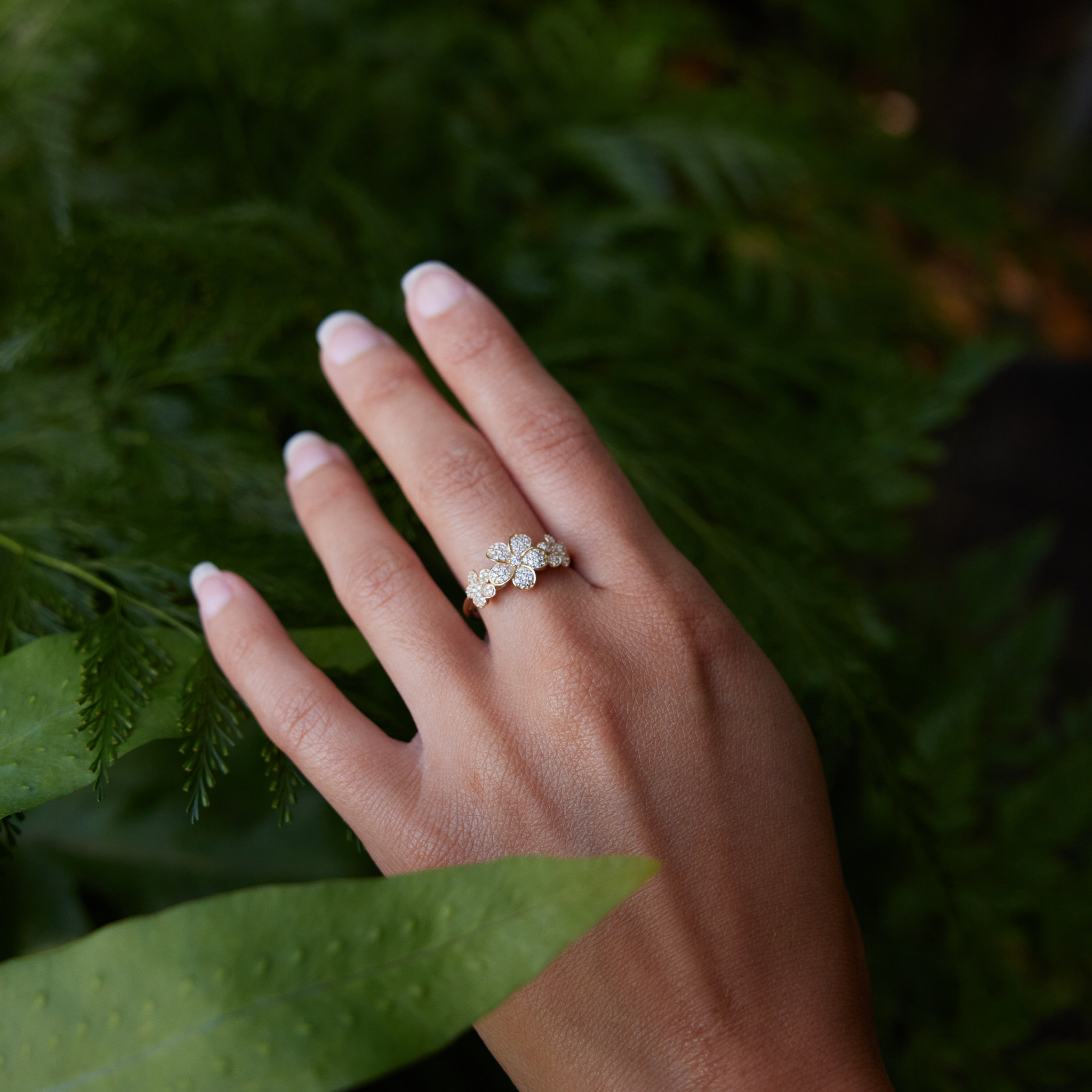 Plumeria Ring in Gold with Diamonds - 10mm