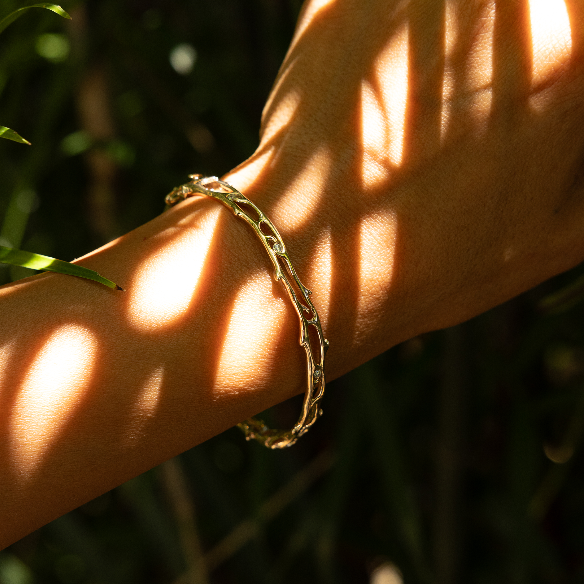 Heritage Hinge Bracelet in Gold with Diamonds