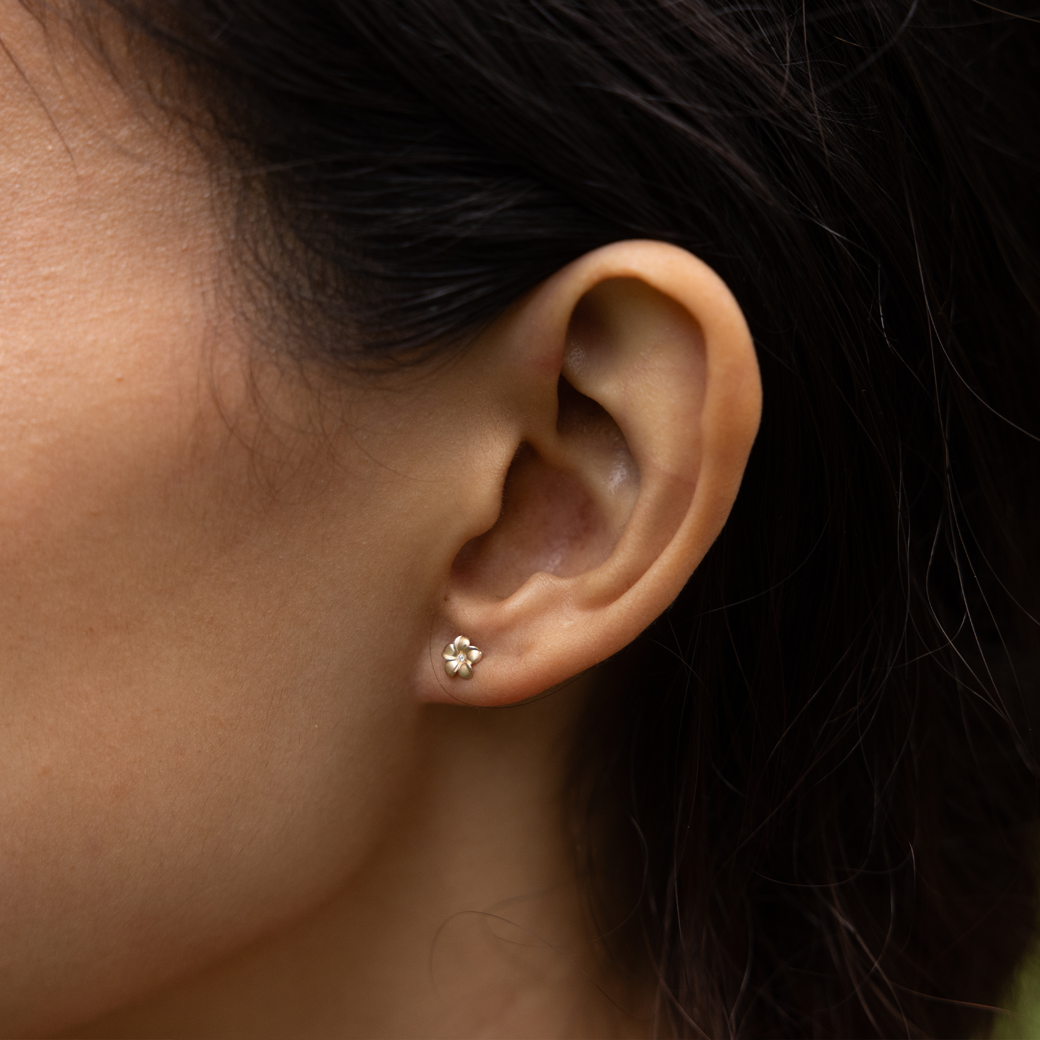 Plumeria Earrings in Gold with Diamonds - 5mm