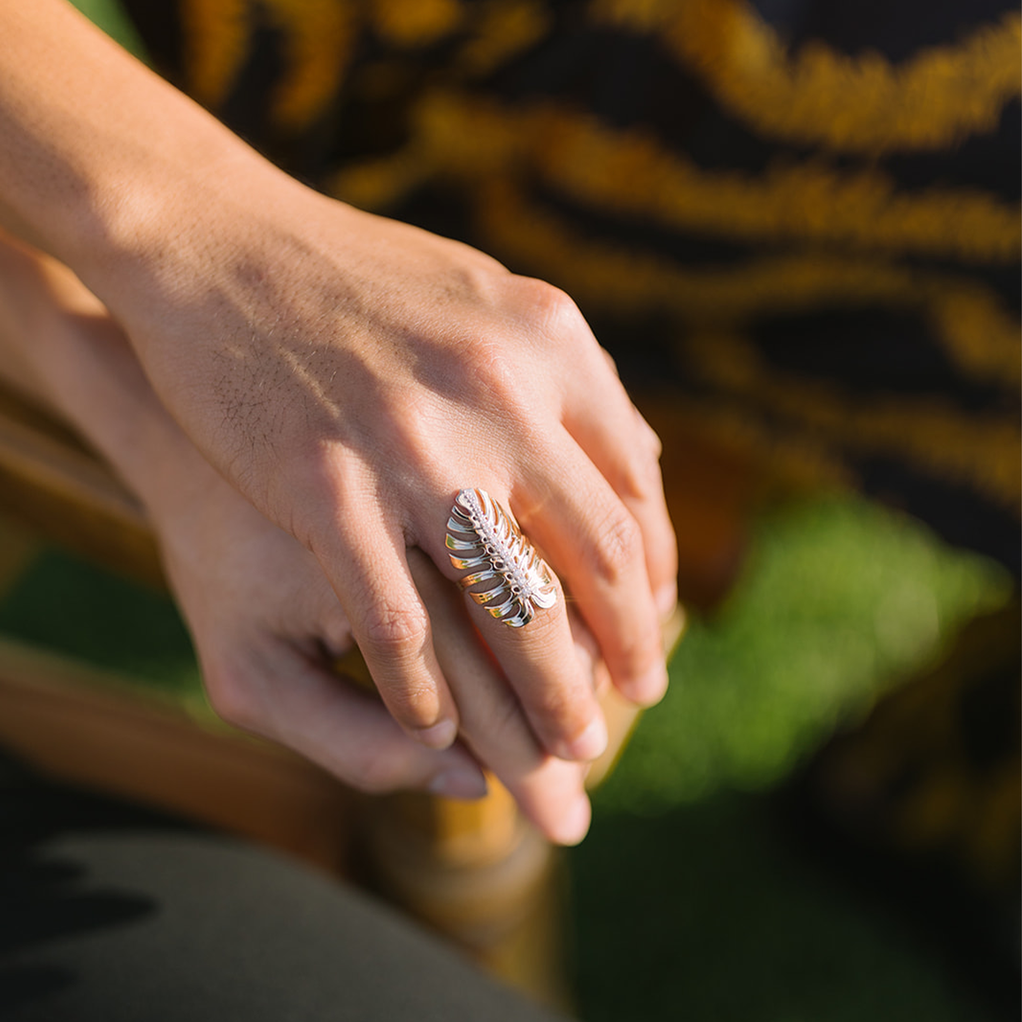 Monstera Ring in Gold with Diamonds - 32mm