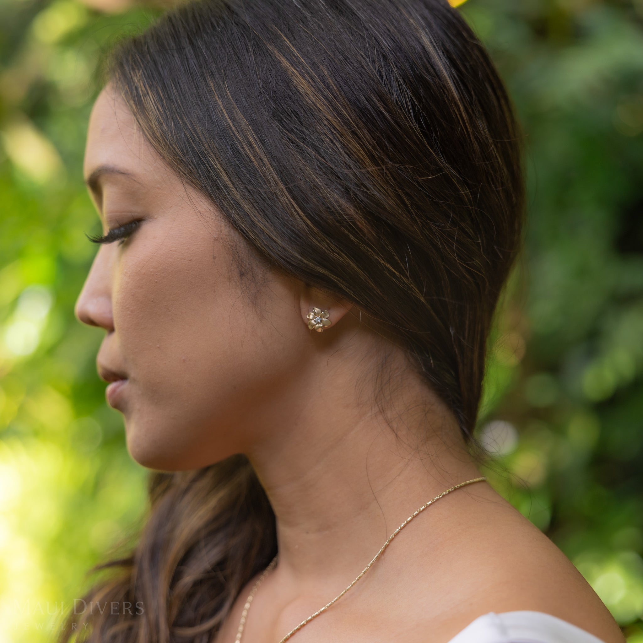 Nāʻū Earrings in Gold with Diamonds - 10mm