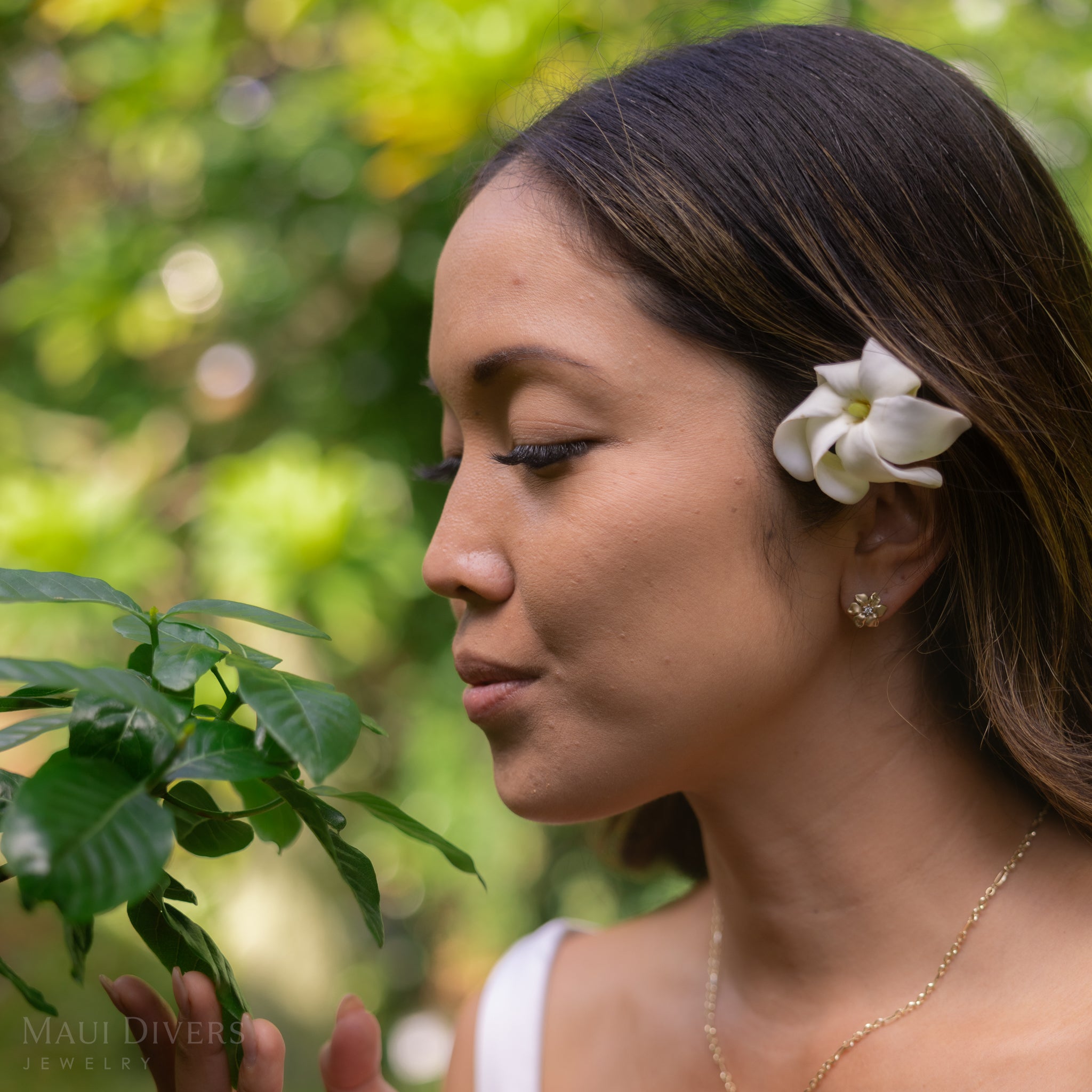 Nāʻū Earrings in Gold with Diamonds - 10mm