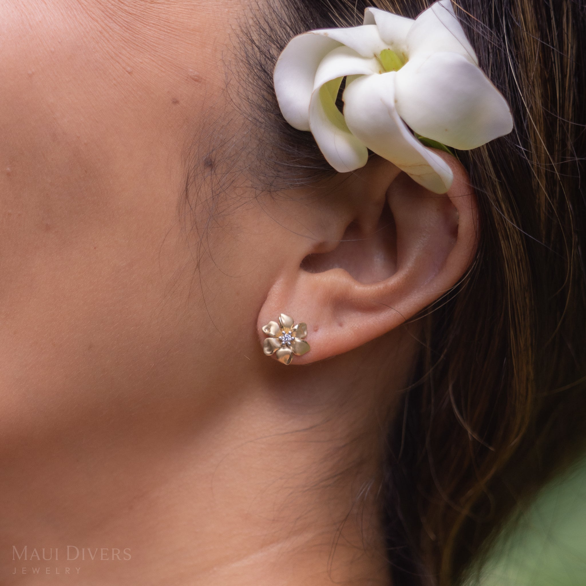 Nāʻū Earrings in Gold with Diamonds - 10mm