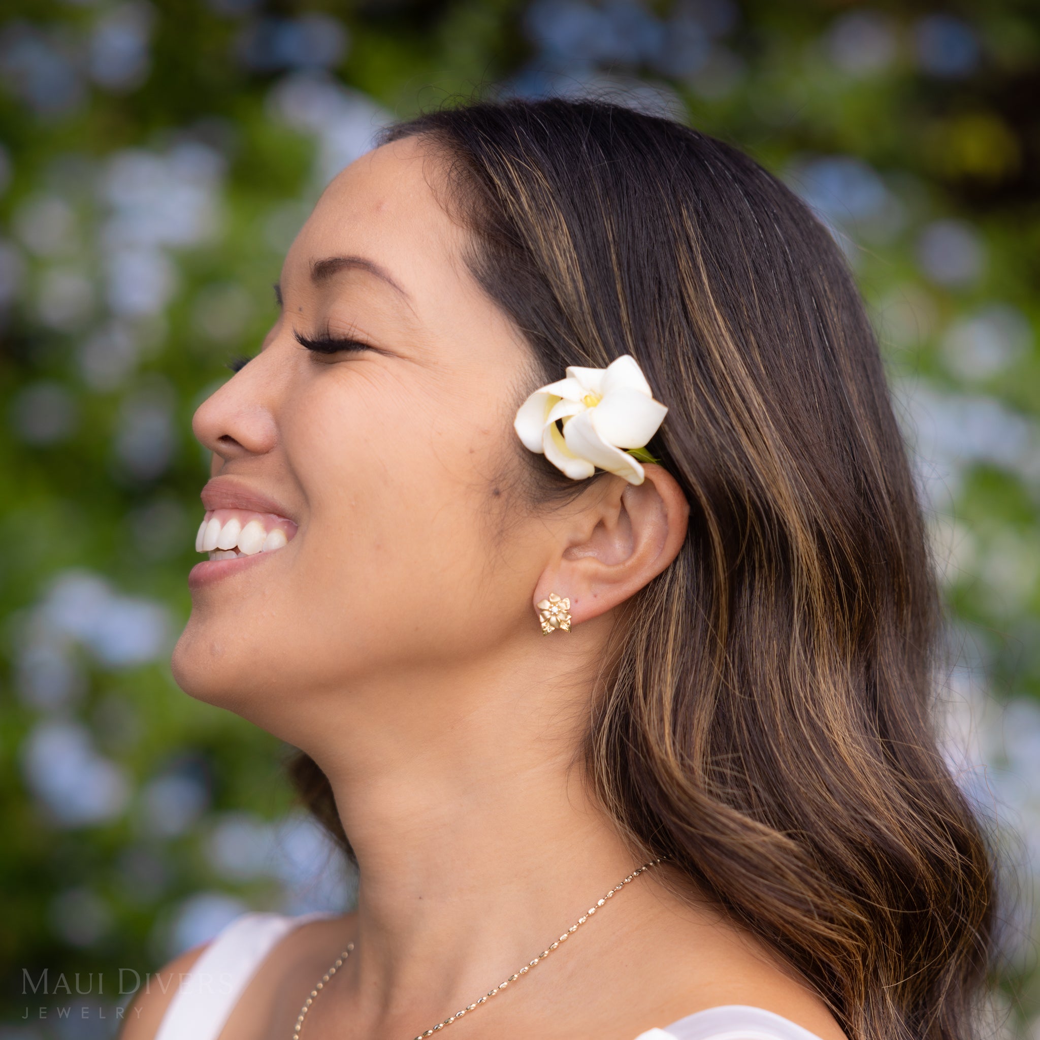 Nāʻū Earrings in Gold with Diamonds - 14mm