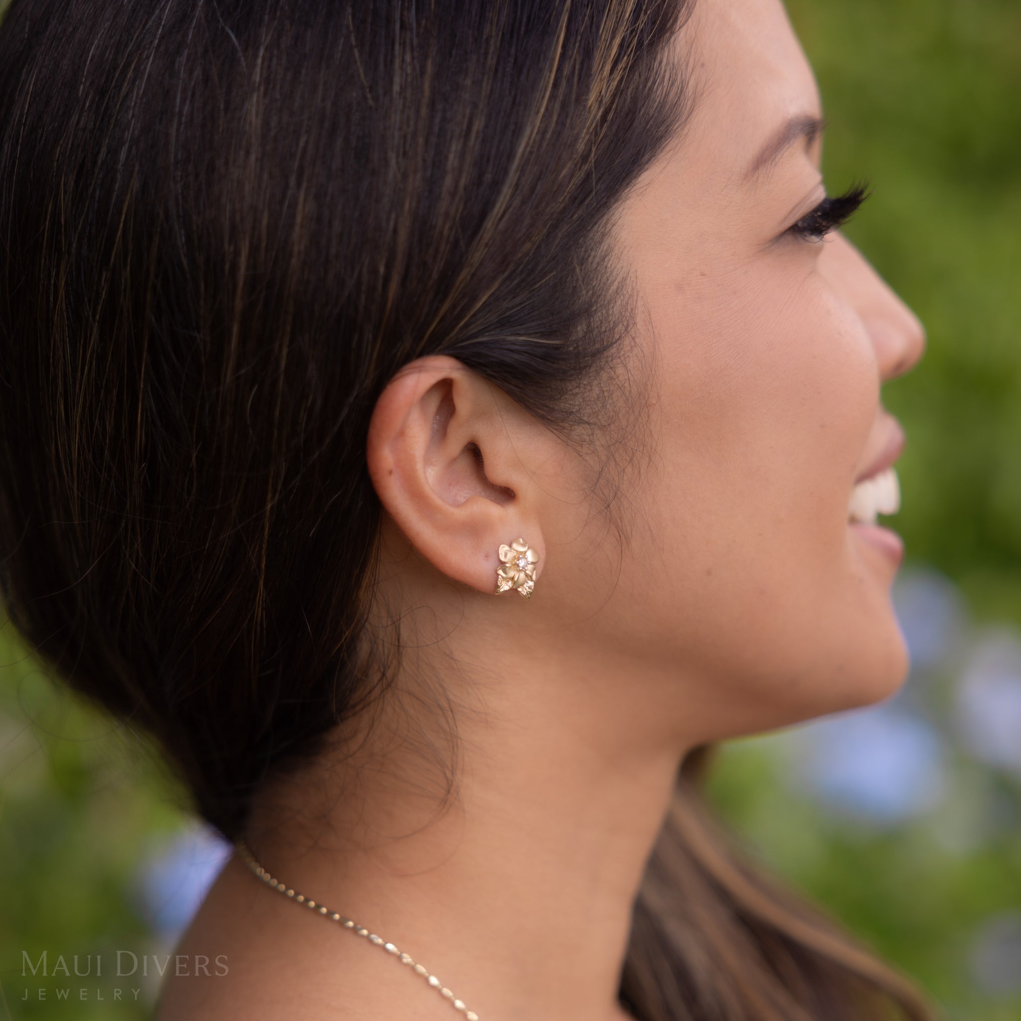 Nāʻū Earrings in Gold with Diamonds - 14mm