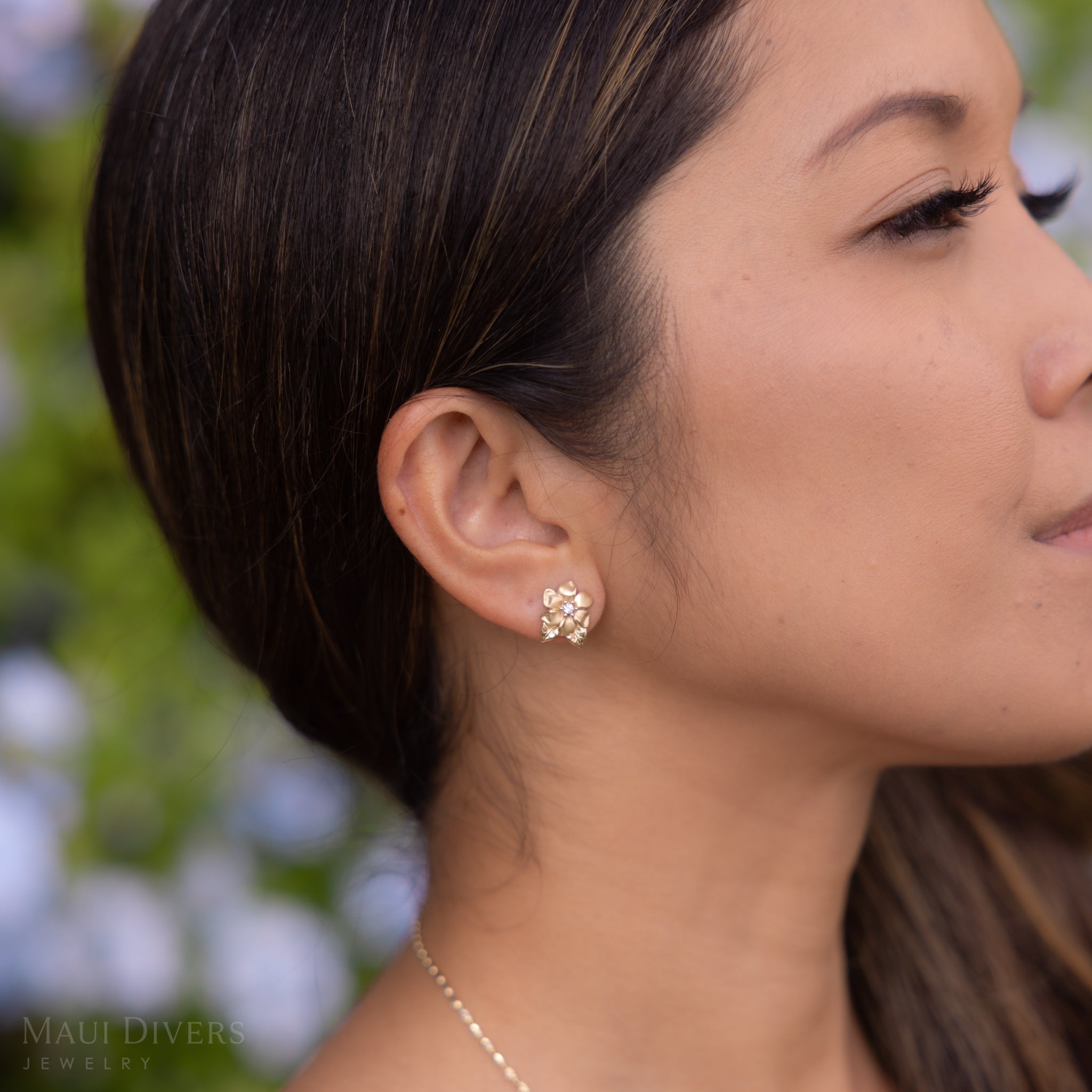 Nāʻū Earrings in Gold with Diamonds - 14mm