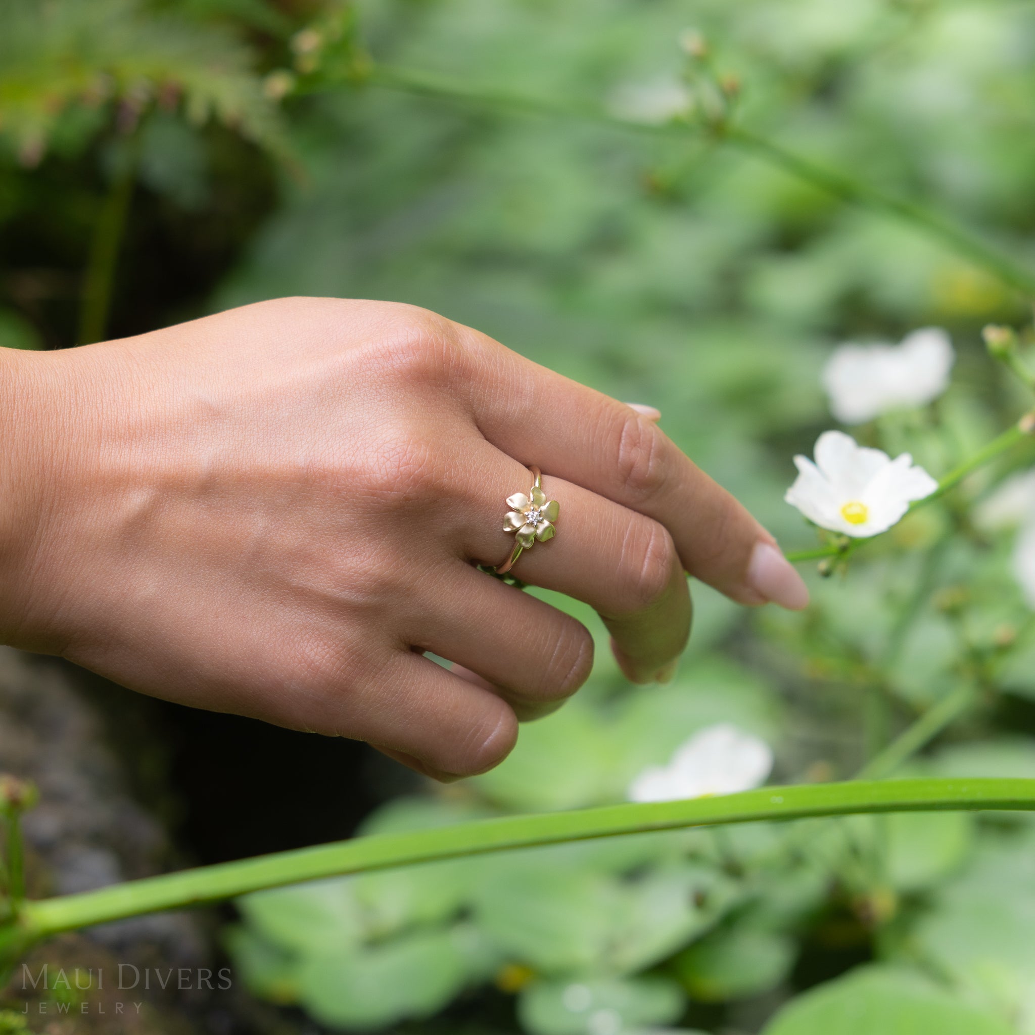 Nāʻū Ring in Gold with Diamond - 10mm