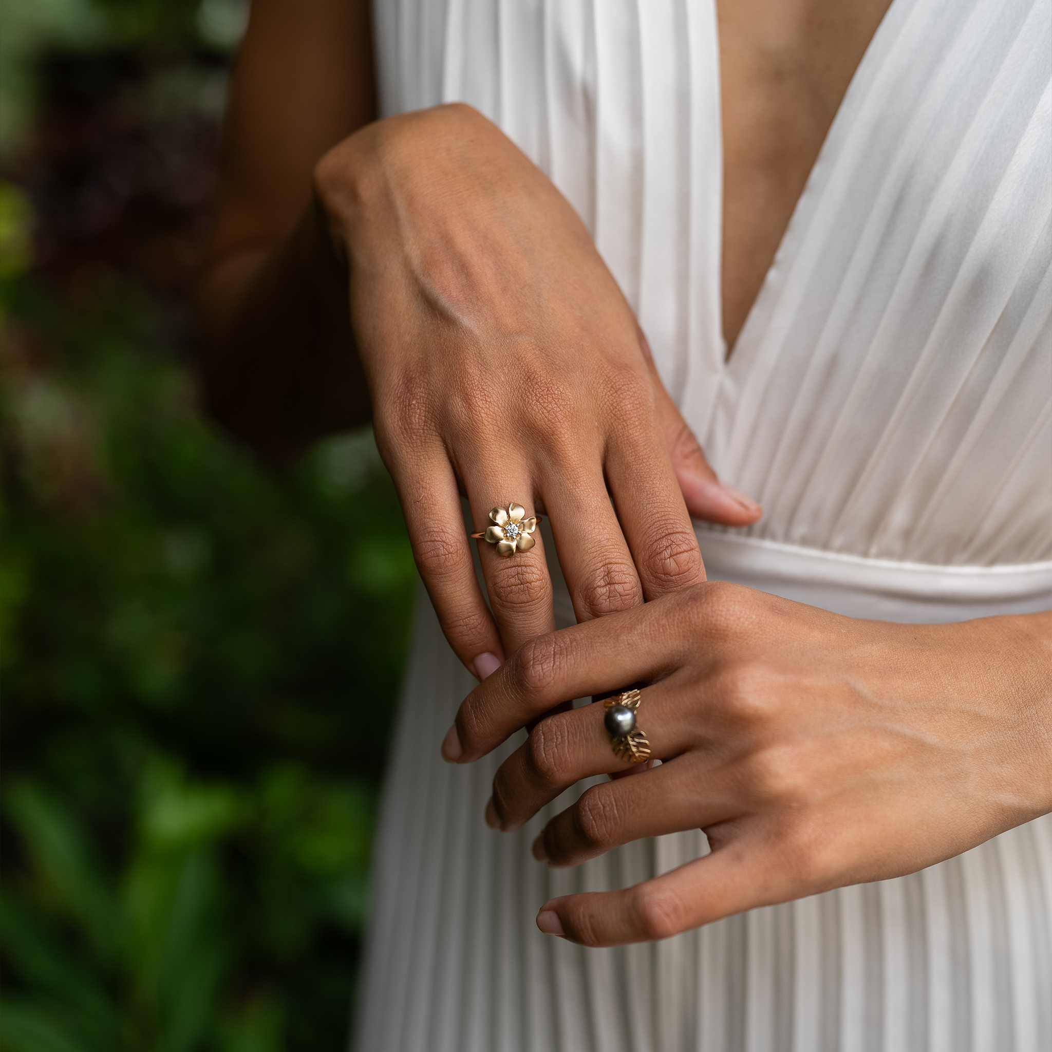 Nāʻū Ring in Gold with Diamond - 15mm