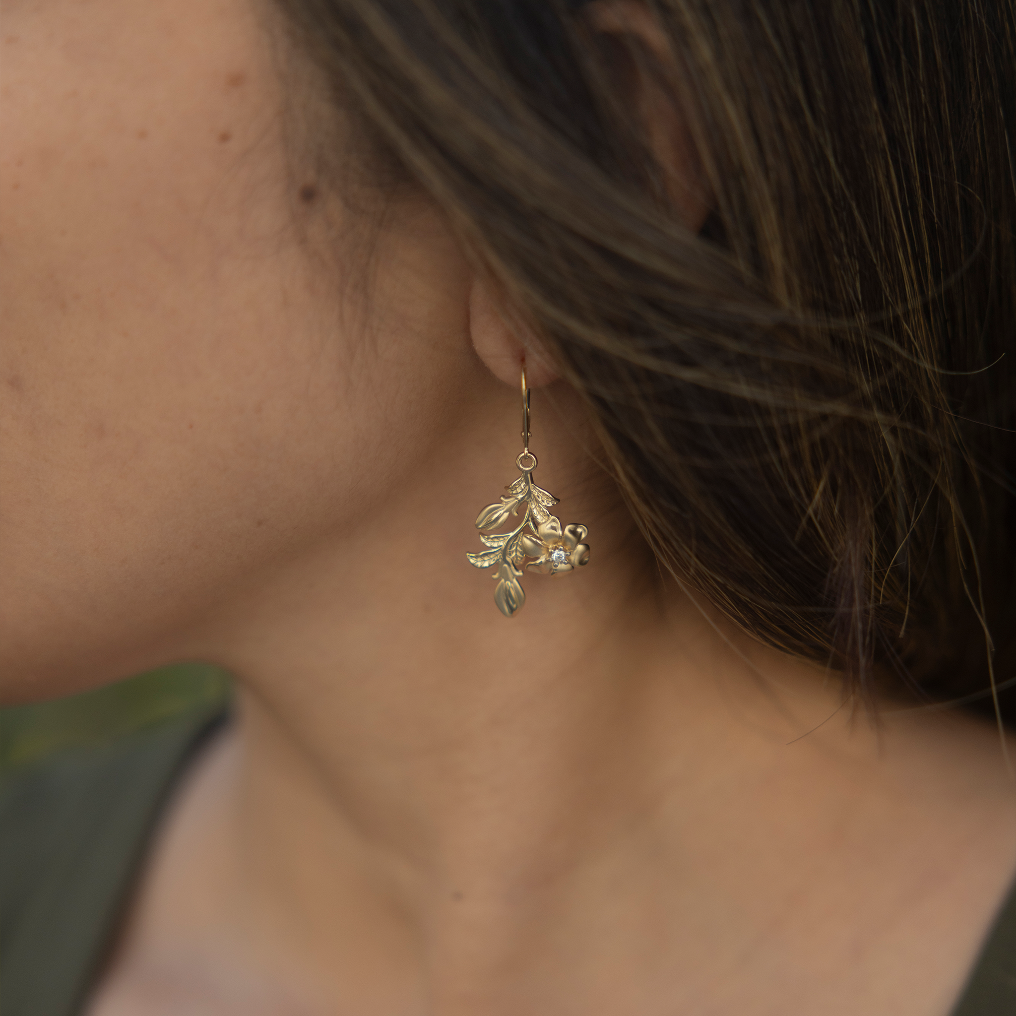 Nāʻū Earrings in Gold with Diamonds - 27mm