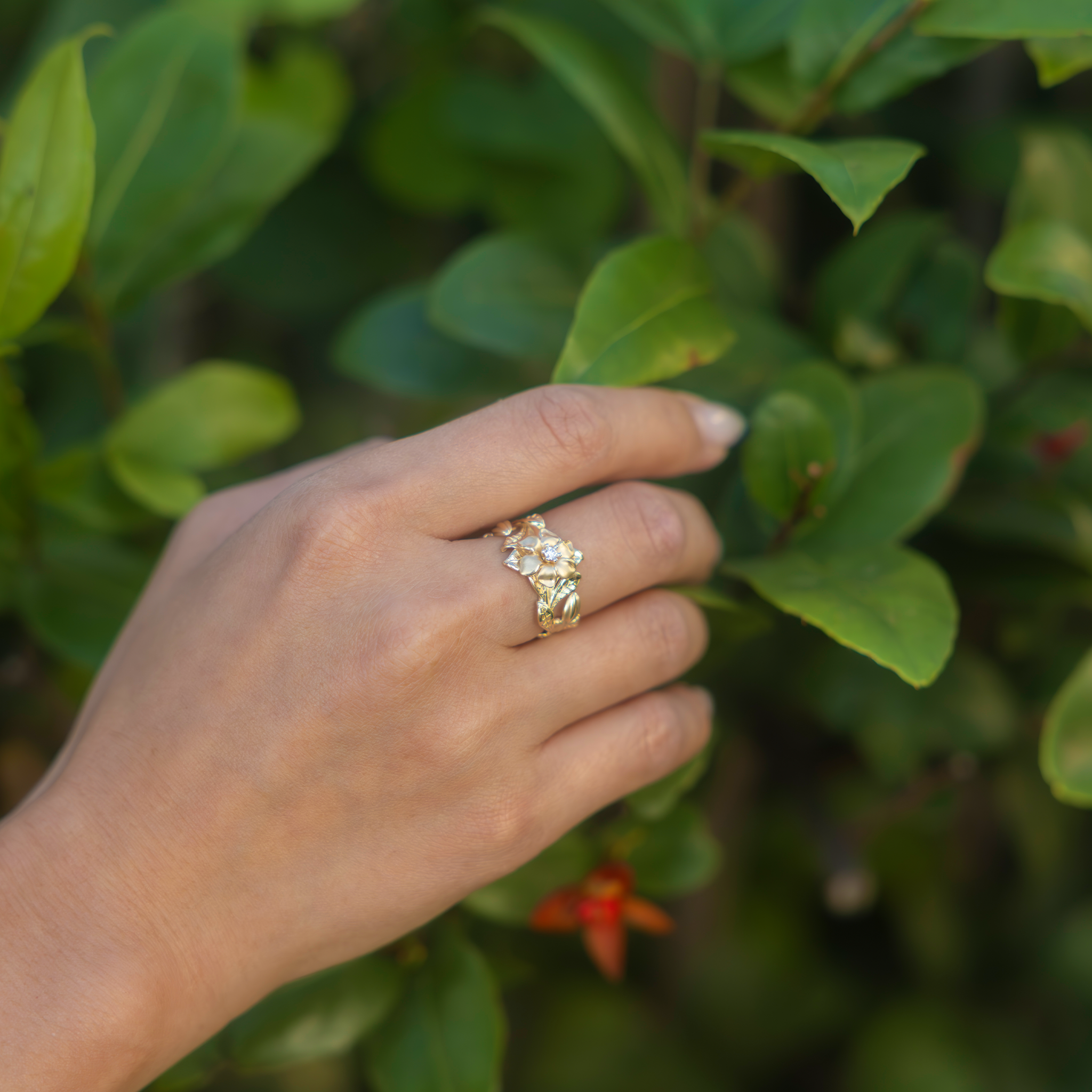 Nāʻū Ring in Gold with Diamond - 14mm