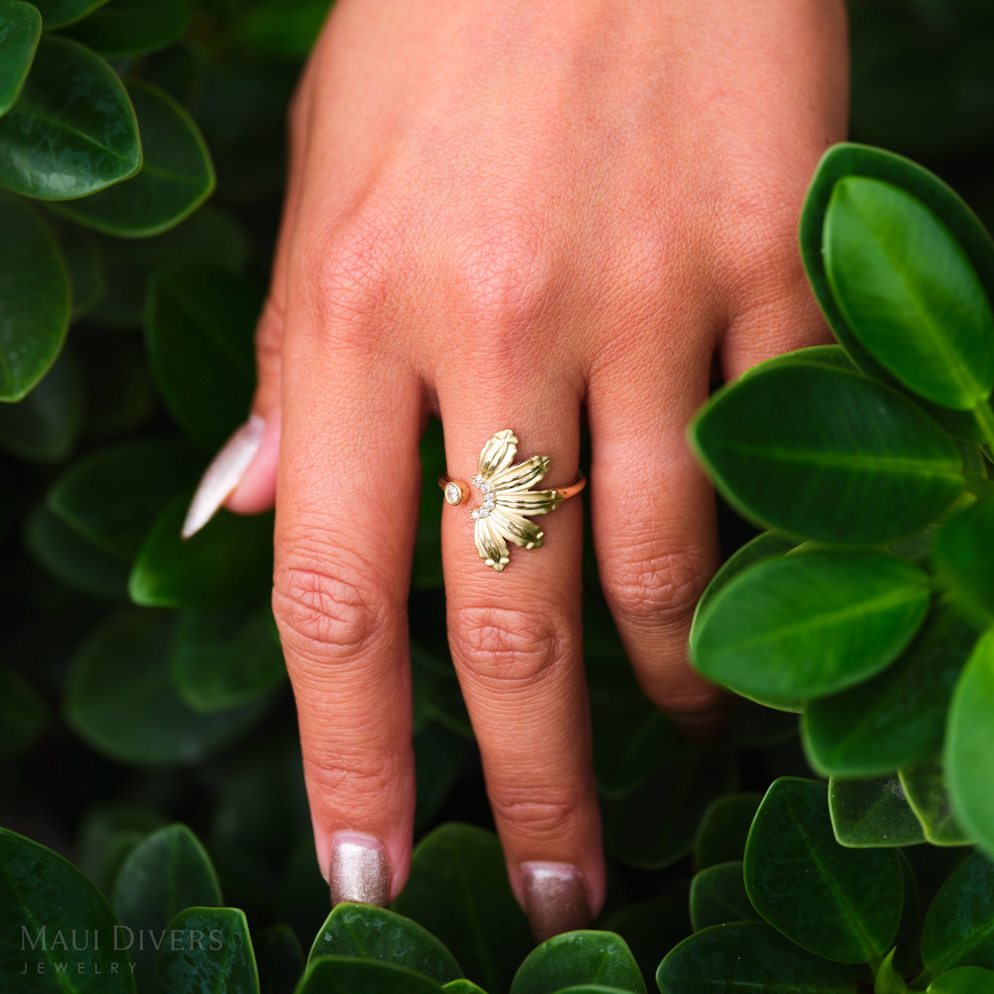Mountain Naupaka Ring in Gold with Diamonds