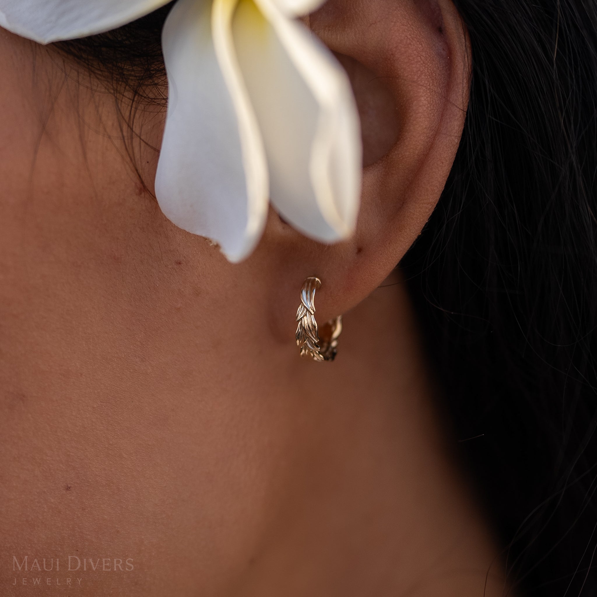 Maile Earrings in Gold - 15mm