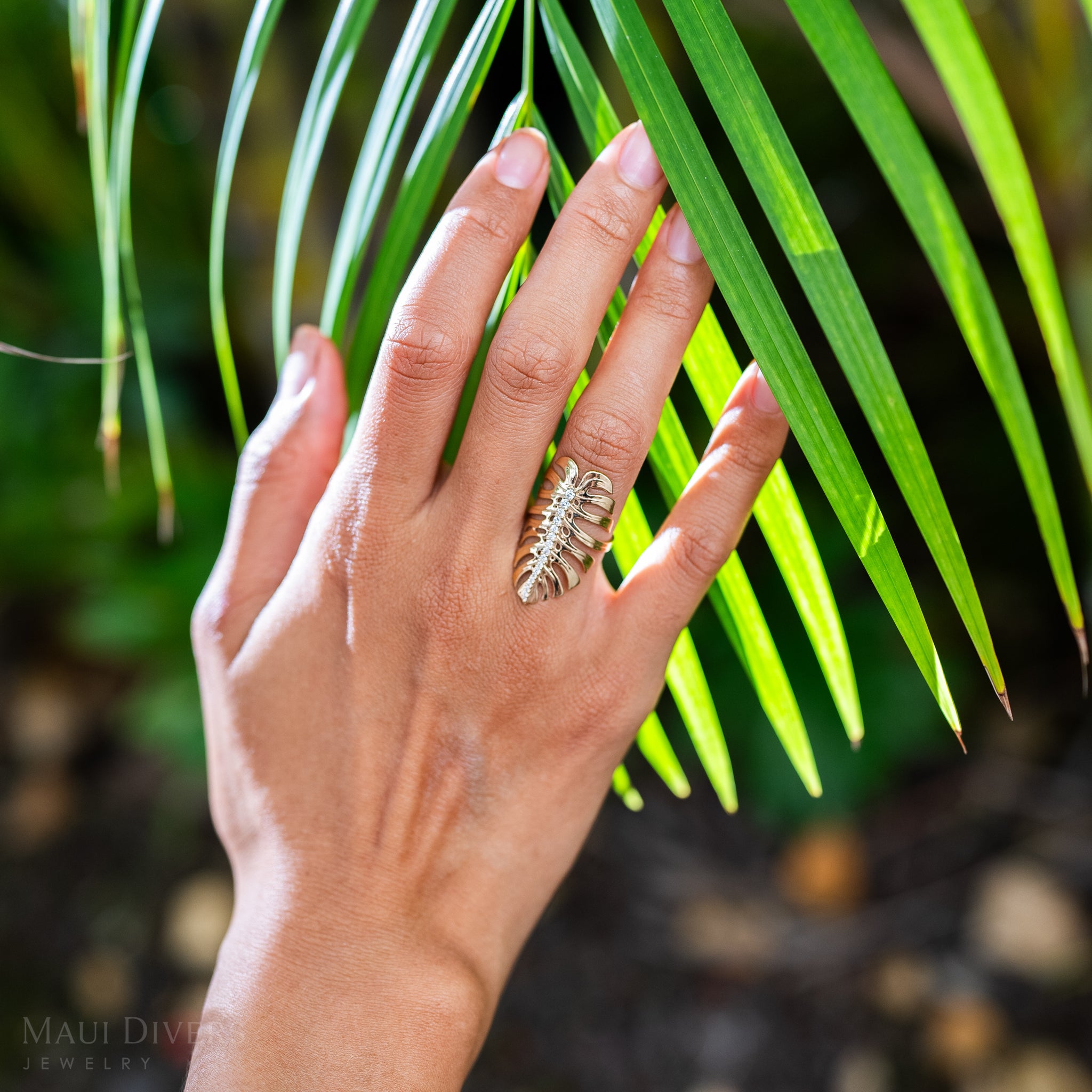 Monstera Ring in Gold with Diamonds - 32mm