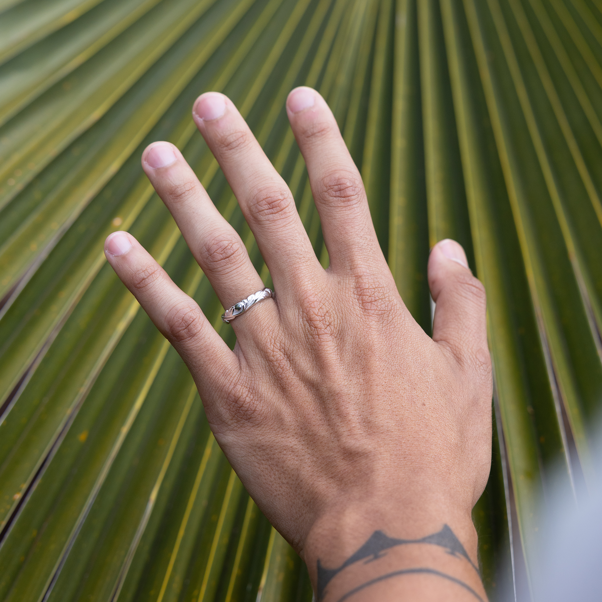 Hawaiian Heirloom Old English Scroll Ring in White Gold - 4.5mm