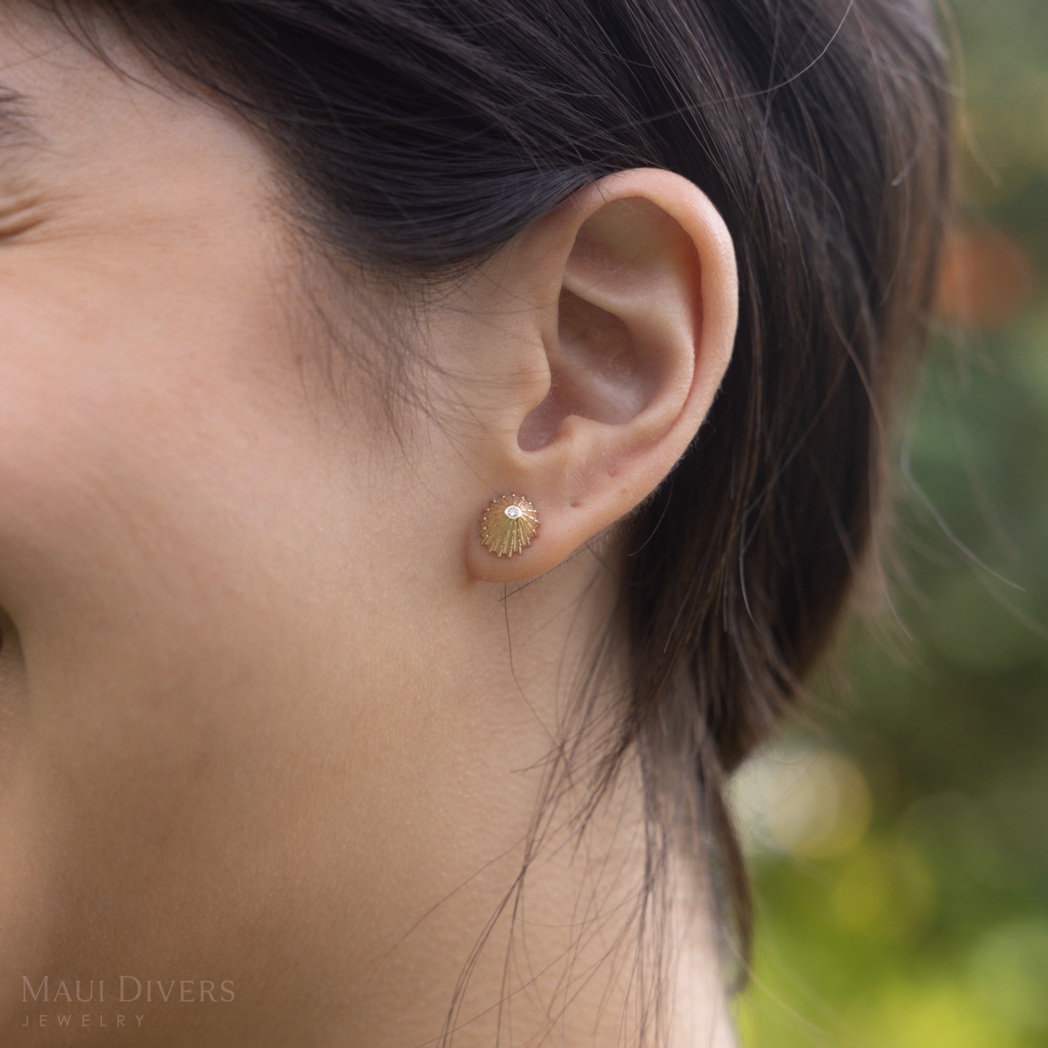 ʻOpihi Earrings in Gold with Diamonds - 10mm