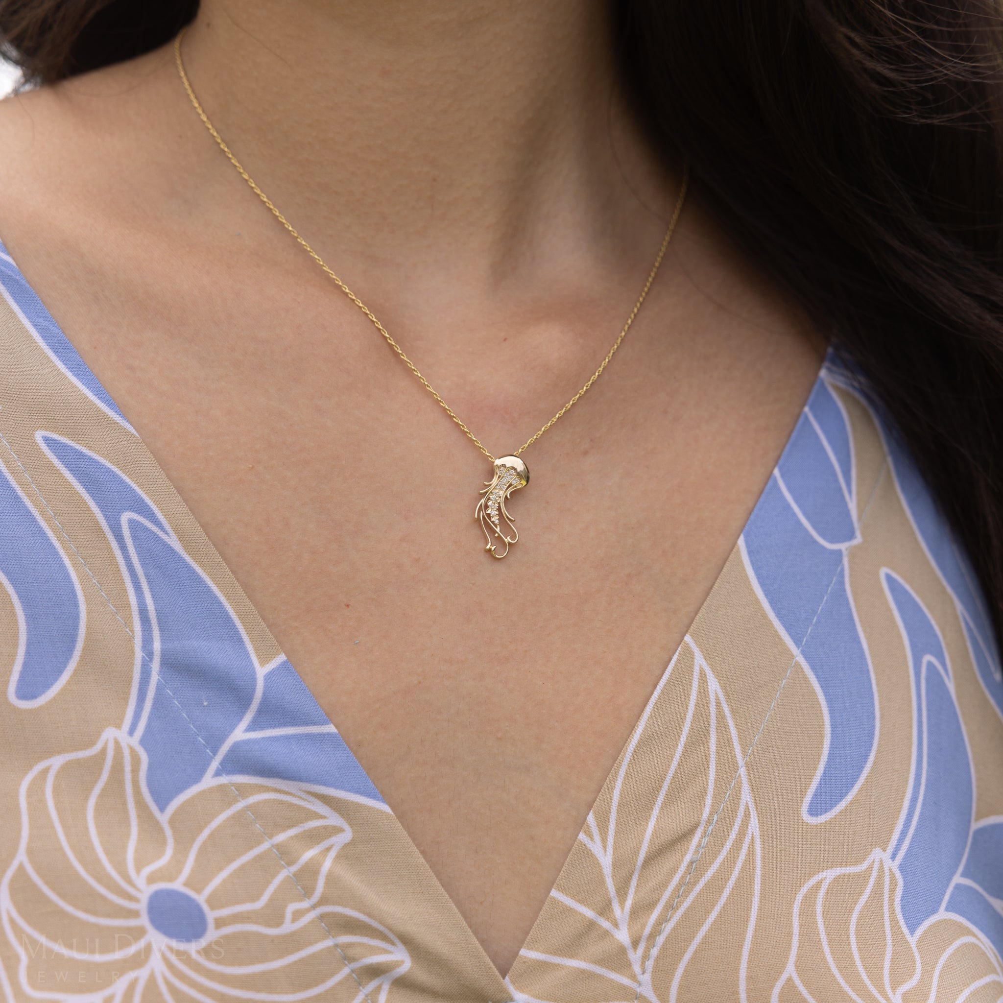 Ocean Dance Jellyfish Pendant in Gold with Diamonds - 24mm