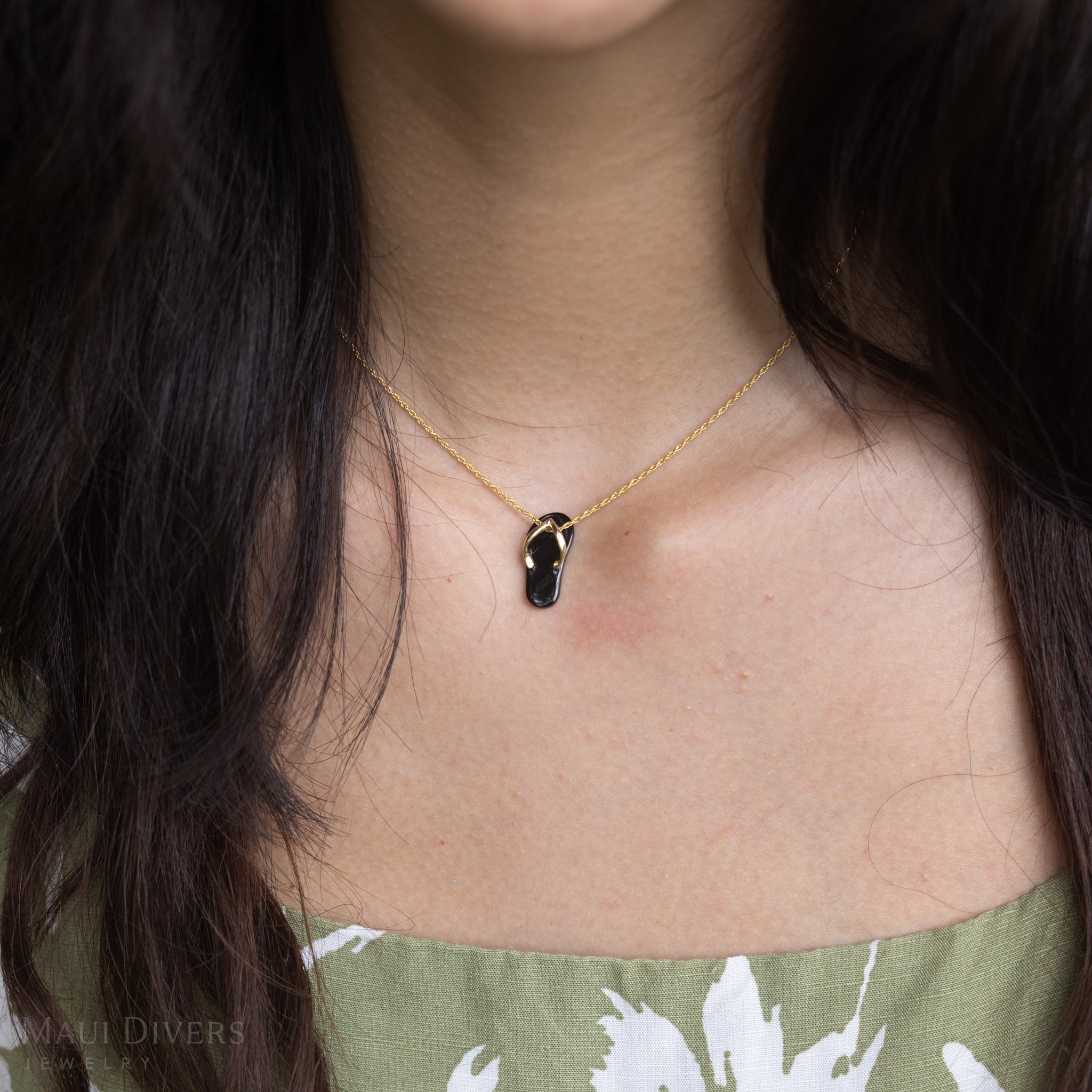 Black Coral Slipper Pendant in Gold - 20mm