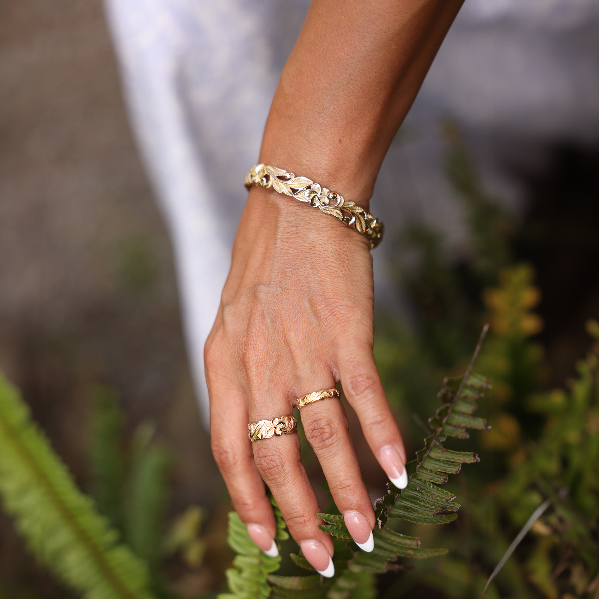 Hawaiian Heirloom Old English Scroll Ring in Gold - 4.5mm