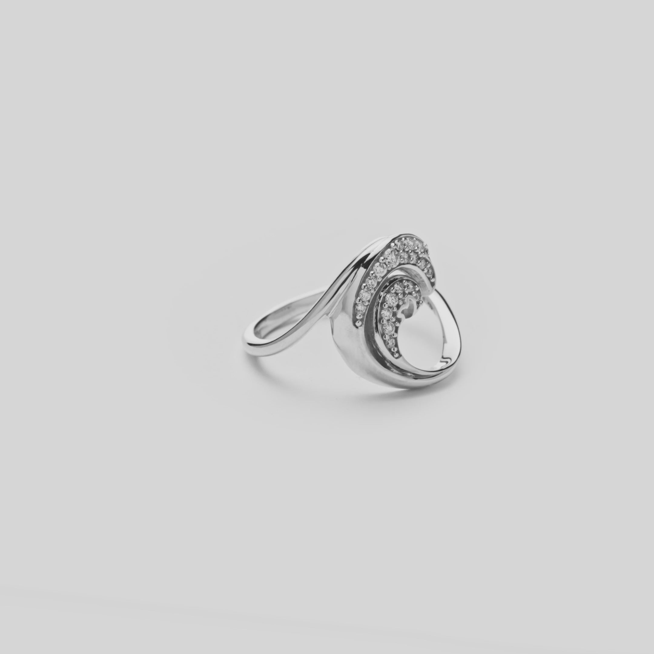 Video showcasing the 15mm Nalu Ring in White Gold with Diamonds
